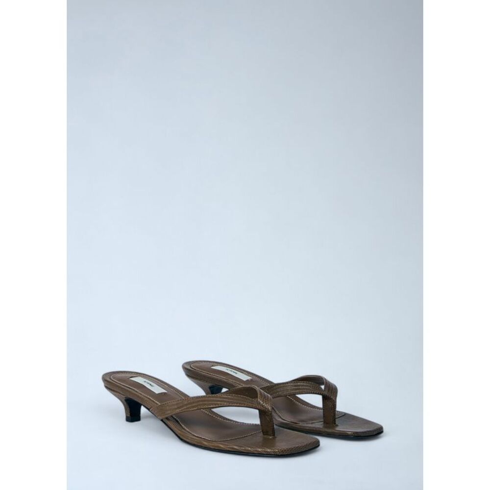 Toteme Women Lizard-Embossed Flip Flops - Picture 2 of 7